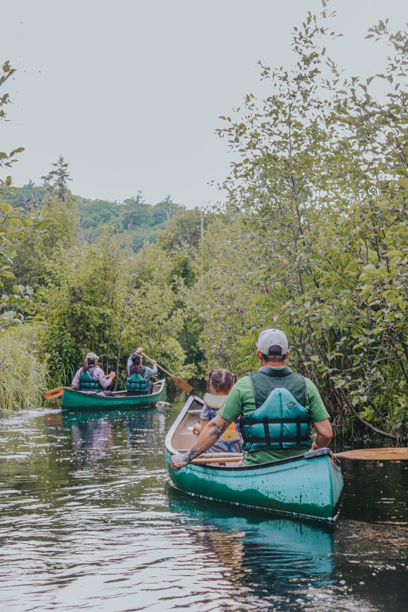 deux canoe sur l'eau