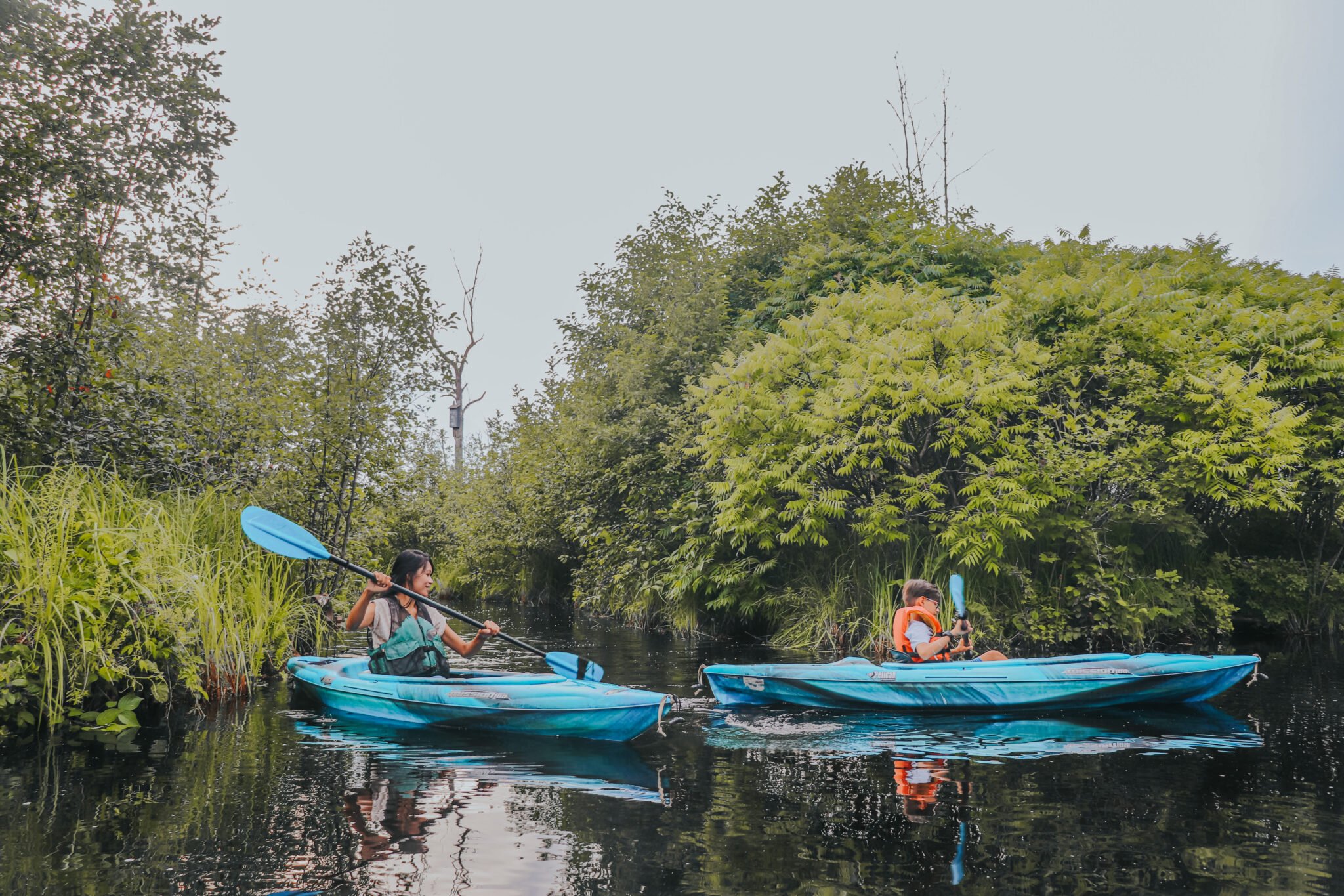 deux kayak sur l'eau